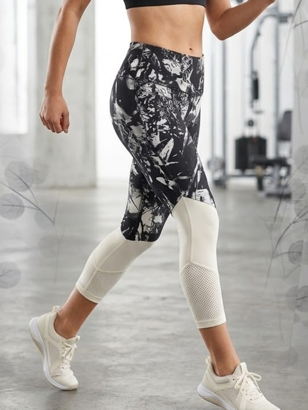 Mondetta Black & White Abstract Capri Leggings with Cream Panels